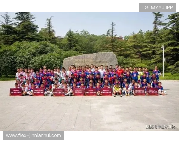 以足球星雕像为核心打造城市精神与体育文化交融的新地标