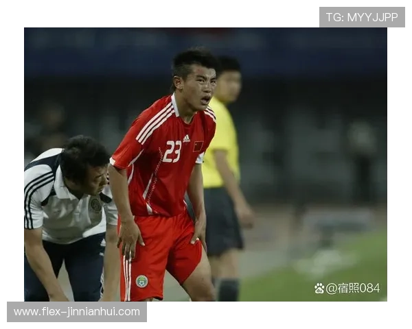 足球巨星泪洒赛场背后的故事 揭示无声奋斗与情感交织的真实瞬间